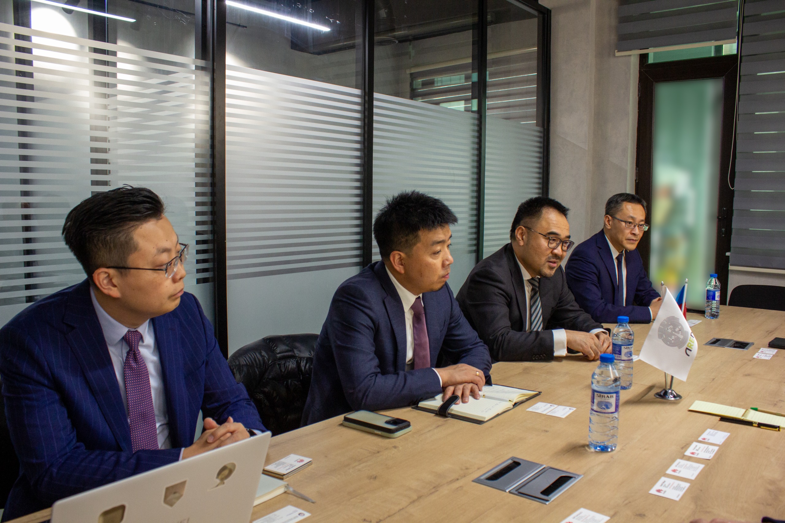 “Huawei” şirkətinin regional prezidenti ilə görüş keçirilib