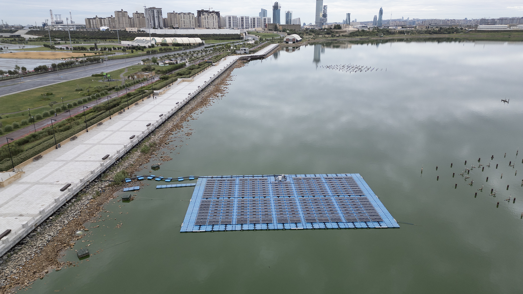 100 kW pilot solar power installation has been commissioned on Lake Boyukshor