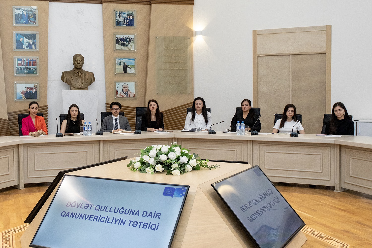 Dövlət qulluğuna dair maarifləndirici təlim keçirilib