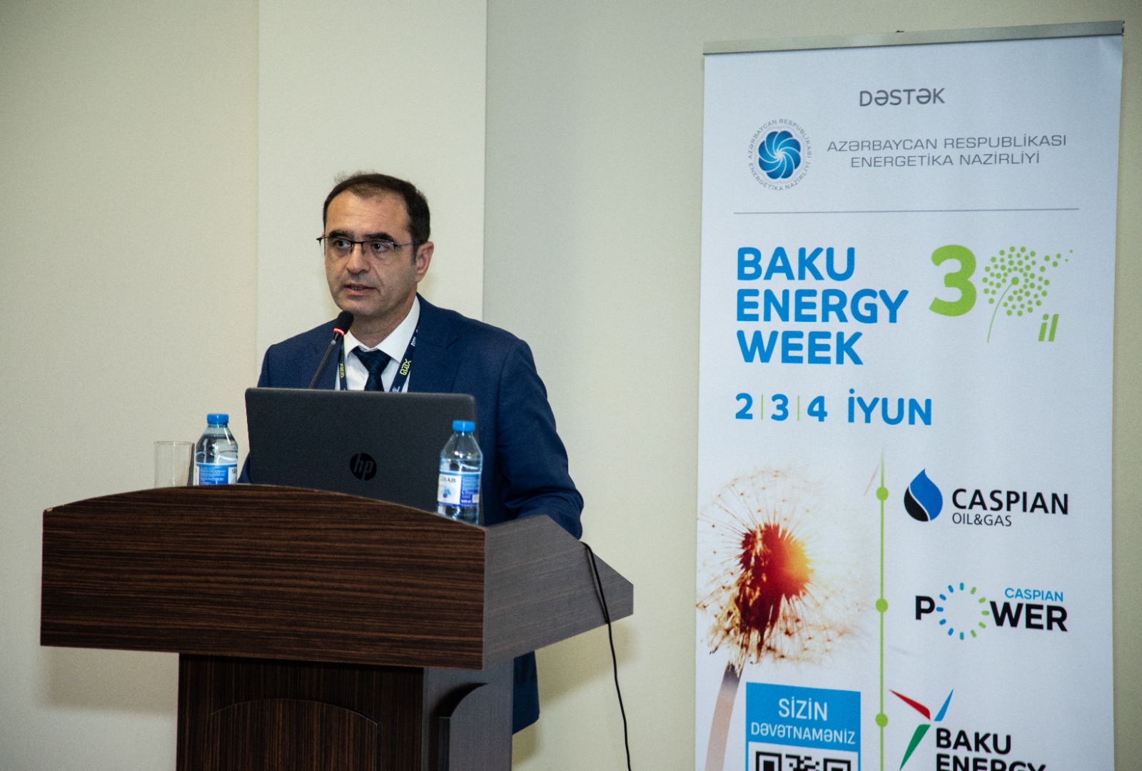 Bakı Enerji Həftəsi çərçivəsində Energetika Nazirliyinin təşkilatçılığı ilə “Enerji səmərəliliyinin təkmilləşdirilməsində kiçik güclü bərpa olunan enerji layihələrinin aparıcı rolu” adlı yan tədbir keçirilib