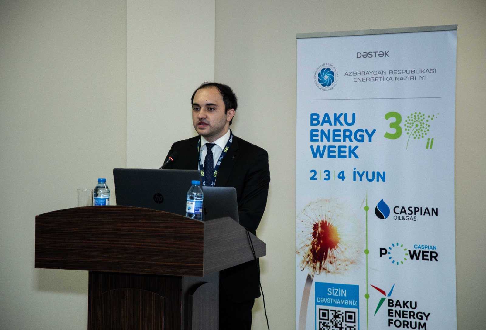 Bakı Enerji Həftəsi çərçivəsində Energetika Nazirliyinin təşkilatçılığı ilə “Enerji səmərəliliyinin təkmilləşdirilməsində kiçik güclü bərpa olunan enerji layihələrinin aparıcı rolu” adlı yan tədbir keçirilib
