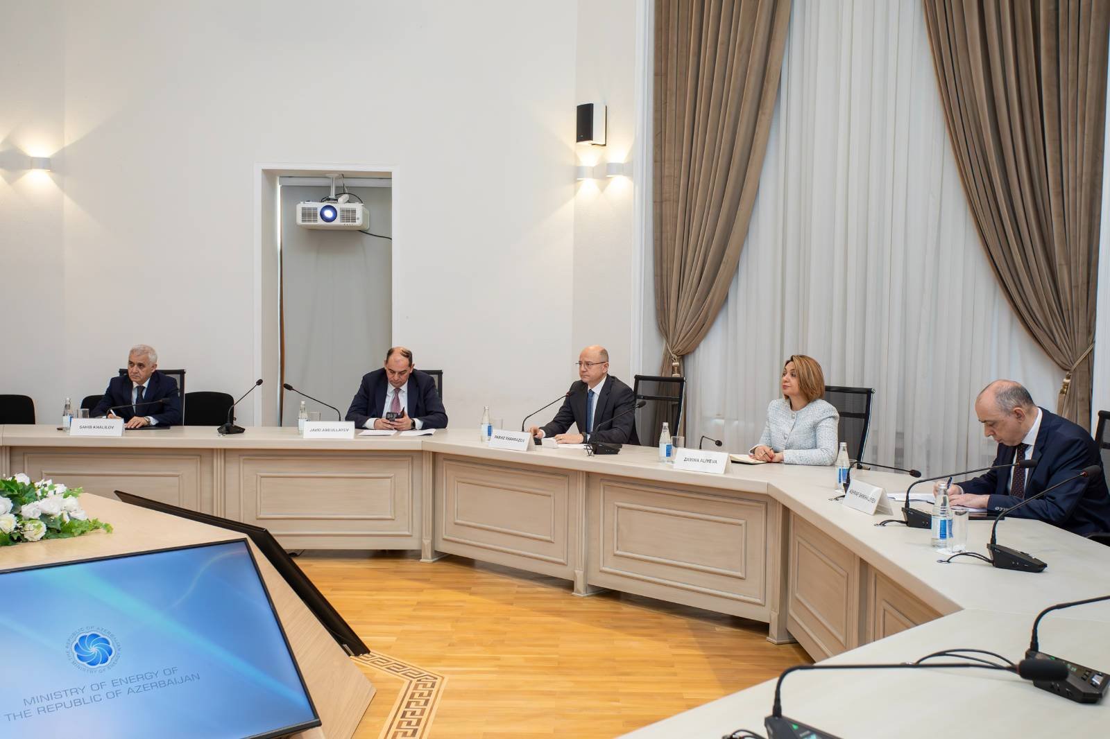 “PowerChina Resources Ltd” şirkəti ilə bərpa olunan enerji layihələrinin inkişafı müzakirə edilib