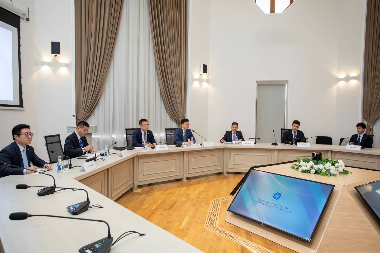 “PowerChina Resources Ltd” şirkəti ilə bərpa olunan enerji layihələrinin inkişafı müzakirə edilib