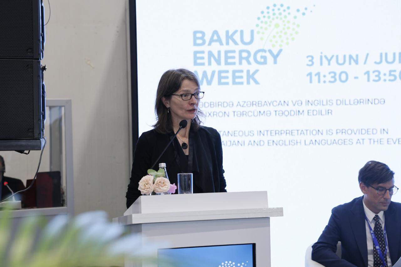 Bakı Enerji Həftəsi çərçivəsində Azərbaycanın damüstü günəş enerjisi potensialına dair tədqiqatın nəticələri təqdim olunub