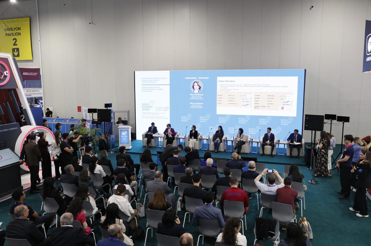 Bakı Enerji Həftəsi çərçivəsində Azərbaycanın damüstü günəş enerjisi potensialına dair tədqiqatın nəticələri təqdim olunub