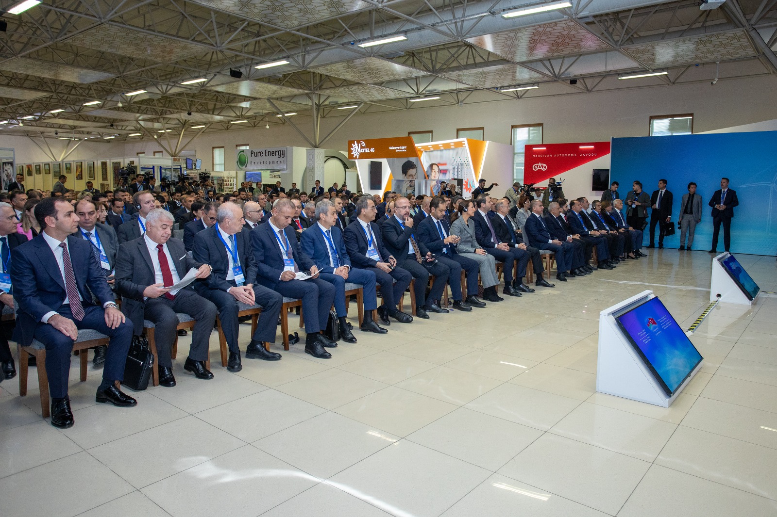 Azərbaycan-Türkiyə III Enerji Forumu və “Naxçıvan - Yaşıl Enerji Zonası” Beynəlxalq Konfransı keçirilib